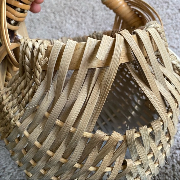 Handmade antler handle basket - Picture 10 of 12